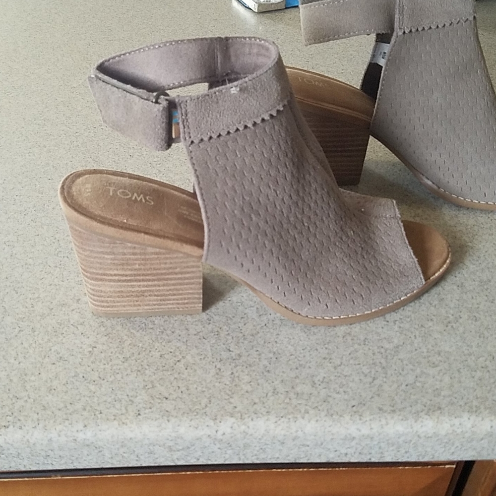 Tom's heels